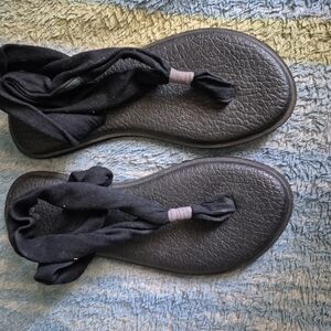 Sanuk Yoga Mat  Black Sandals Size 8